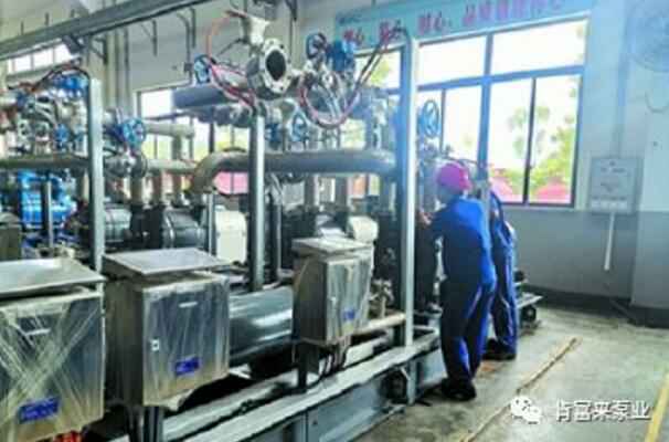 北京志远国际健康管理有限公司生产线员工正在组装化工成套机组